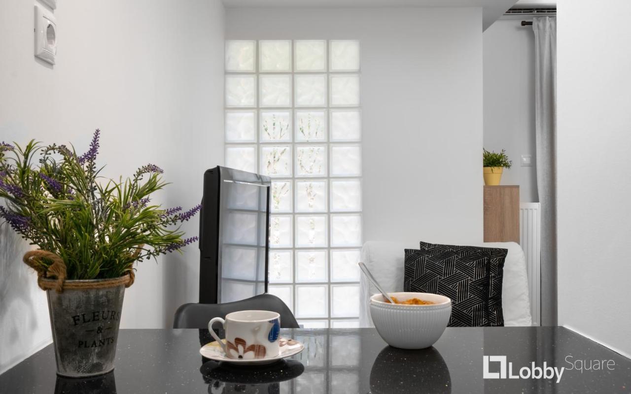 Embassy Studio By Lobbysquare Атина Екстериор снимка